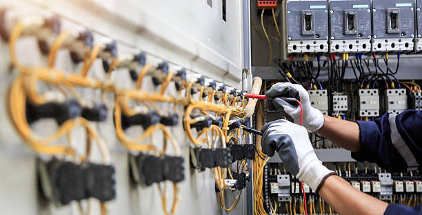 Professional Electrician technician working in Presidential Lakes Estates, NJ